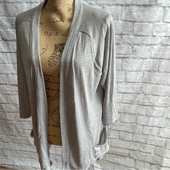 New York & Company Women's Buttonless Cardigan - Picture 2 of 4